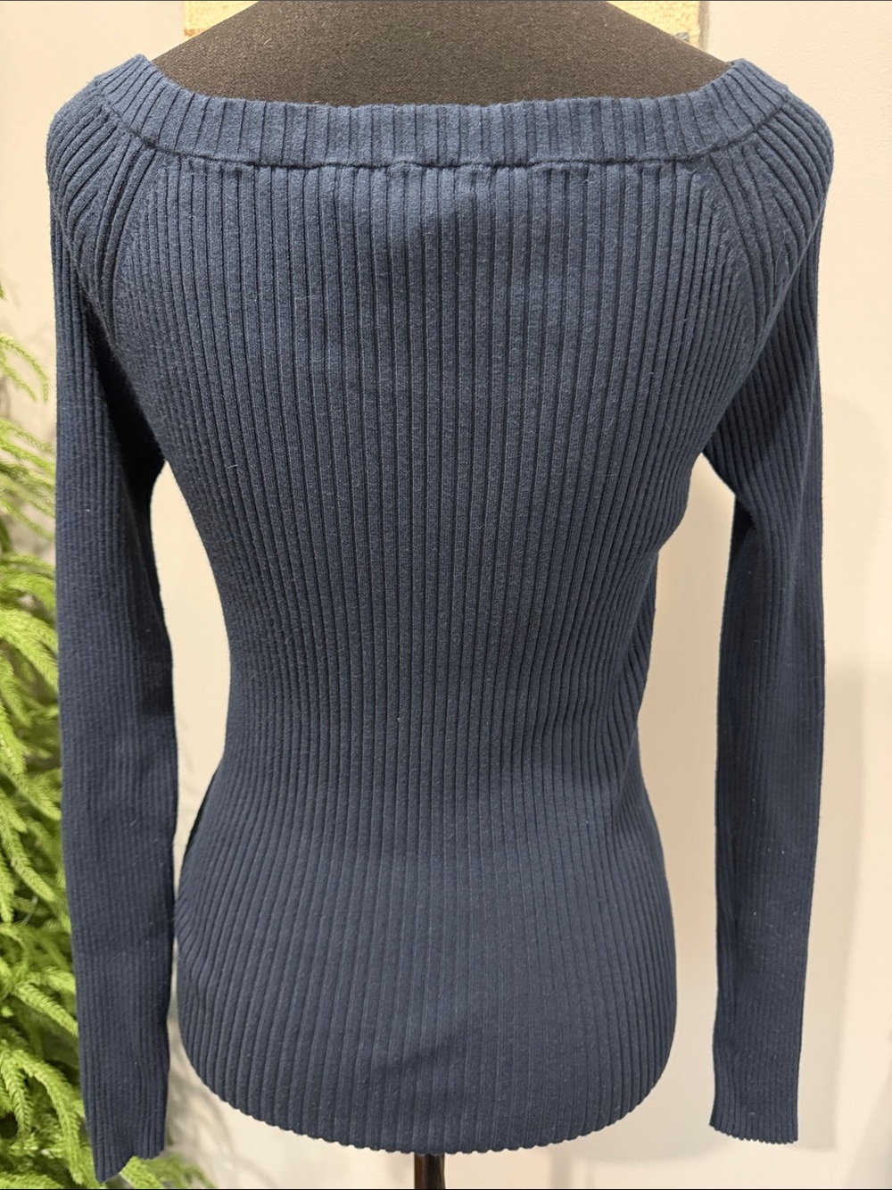 Juicy Couture Ribbed Long-Sleeve Boatneck Shirt Navy Size Large - Picture 5 of 7